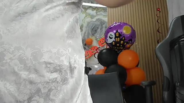 Lili 16 online show from 10-21-25, 11:15