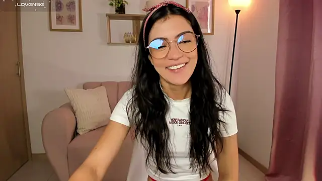 Snapshot of Lilabril chatting on 06-26-26, 02:56 Lilabril online show from 06-26-26, 02:56