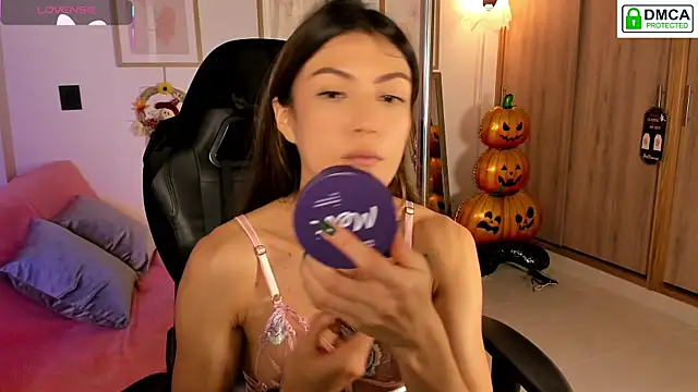 Lilabril online show from 10-22-25, 02:38