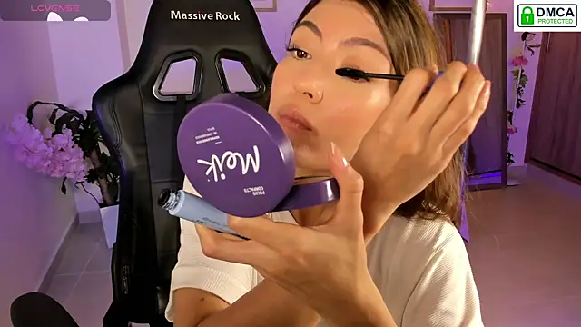 Lilabril online show from 12-19-25, 03:03