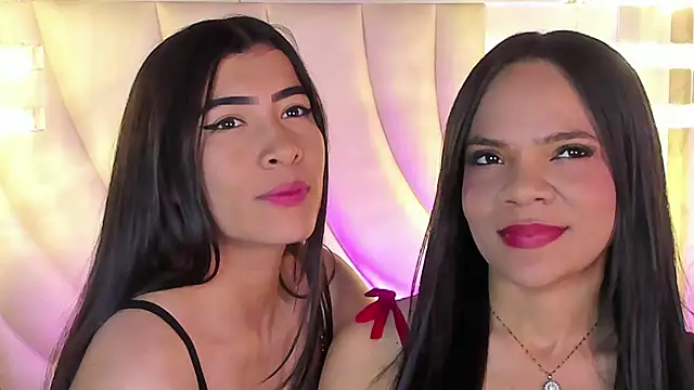 Snapshot of siara_and_zoe chatting on 06-27-26, 11:00 siara and zoe online show from 06-27-26, 11:00
