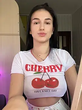 Julietta a online show from 10-26-25, 12:49