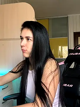 Julietta a online show from 11-14-25, 07:45