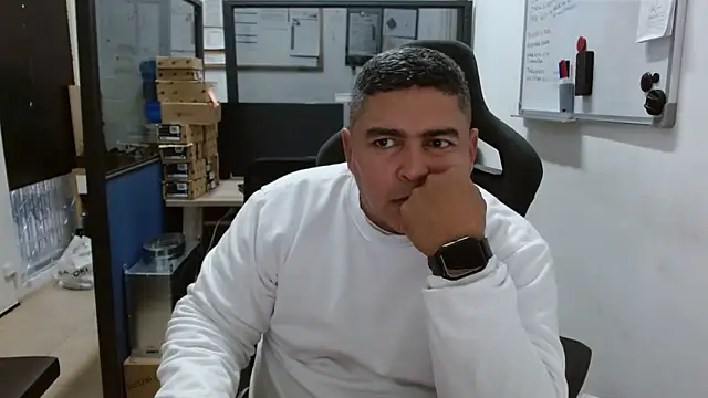 Snapshot of gordito_xx chatting on 02-20-25, 04:47 gordito xx online show from 02-20-25, 04:47