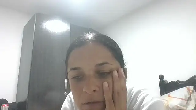 Snapshot of GiveLove1 chatting on 11-02-25, 04:45 GiveLove1 online show from 11-02-25, 04:45