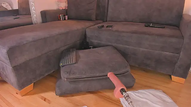 Isabella francoo online show from 11-17-25, 12:20