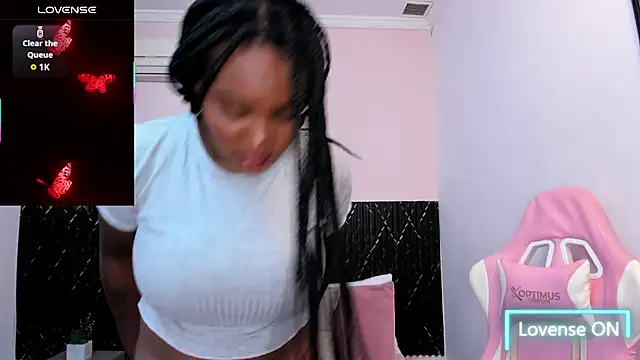 Snapshot of chanel_brunette chatting on 09-18-25, 06:00 chanel brunette online show from 09-18-25, 06:00
