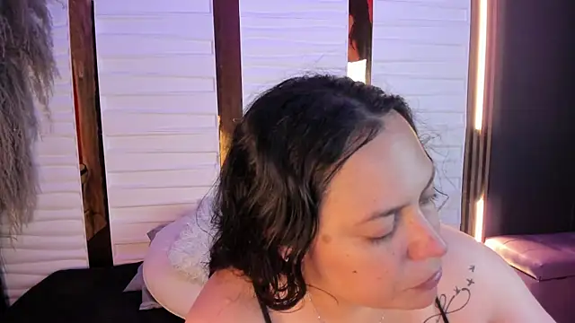 Biiancacox online show from 10-19-25, 02:36