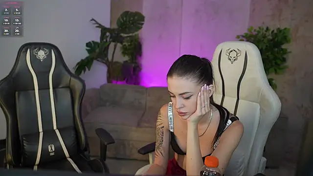Snapshot of Tina_Breeze chatting on 10-17-25, 06:50 Tina Breeze online show from 10-17-25, 06:50