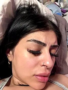 Snapshot of ThickerThanYoBitch chatting on 10-13-25, 04:52 ThickerThanYoBitch online show from 10-13-25, 04:52