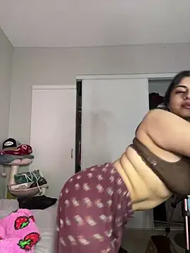 Snapshot of ThickerThanYoBitch chatting on 01-19-25, 08:29 ThickerThanYoBitch online show from 01-19-25, 08:29