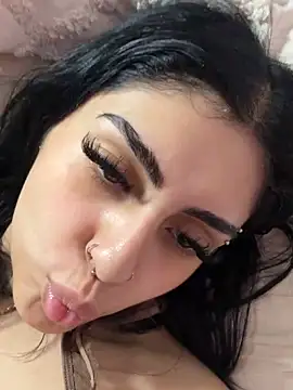 Snapshot of ThickerThanYoBitch chatting on 09-20-25, 01:38 ThickerThanYoBitch online show from 09-20-25, 01:38