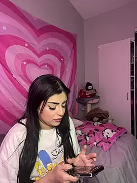 Snapshot of ThickerThanYoBitch chatting on 01-26-25, 12:11 ThickerThanYoBitch online show from 01-26-25, 12:11