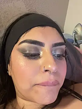 Snapshot of ThickerThanYoBitch chatting on 12-12-24, 02:55 ThickerThanYoBitch online show from 12-12-24, 02:55