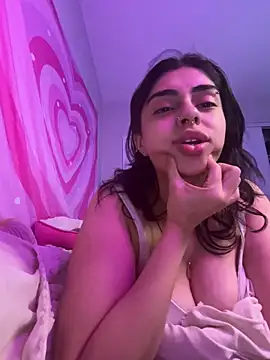 Snapshot of ThickerThanYoBitch chatting on 01-03-25, 11:56 ThickerThanYoBitch online show from 01-03-25, 11:56