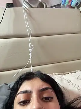 Snapshot of ThickerThanYoBitch chatting on 11-13-25, 04:00 ThickerThanYoBitch online show from 11-13-25, 04:00