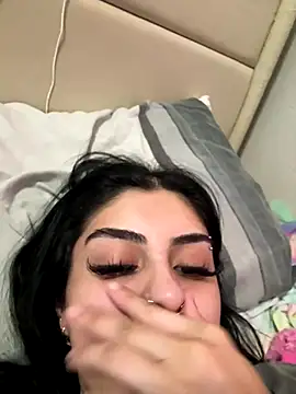 Snapshot of ThickerThanYoBitch chatting on 10-08-25, 03:08 ThickerThanYoBitch online show from 10-08-25, 03:08