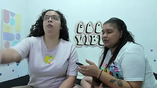 Danielaandximena online show from 12-05-25, 02:21