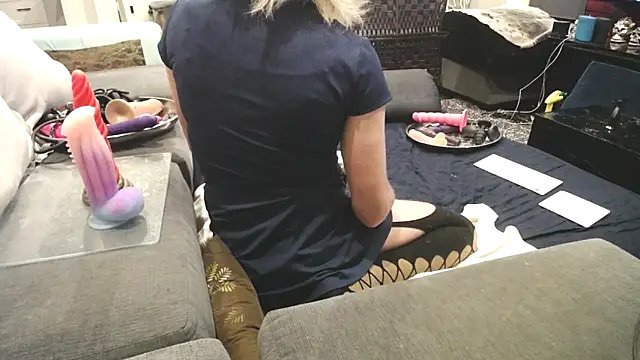 Snapshot of AssmannCD chatting on 10-04-25, 10:39 AssmannCD online show from 10-04-25, 10:39