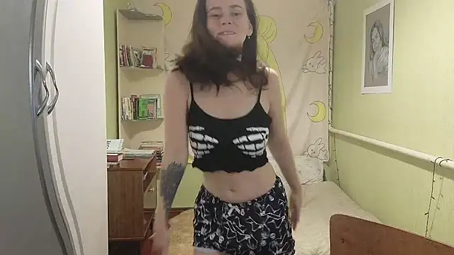 Riley Roo online show from 10-27-25, 05:03