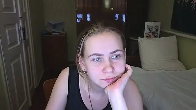 Snapshot of Riley_Roo chatting on 02-05-25, 04:25 Riley Roo online show from 02-05-25, 04:25
