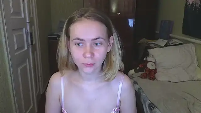 Snapshot of Riley_Roo chatting on 03-12-25, 06:53 Riley Roo online show from 03-12-25, 06:53