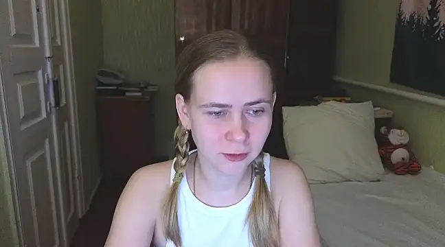 Snapshot of Riley_Roo chatting on 02-14-25, 05:36 Riley Roo online show from 02-14-25, 05:36