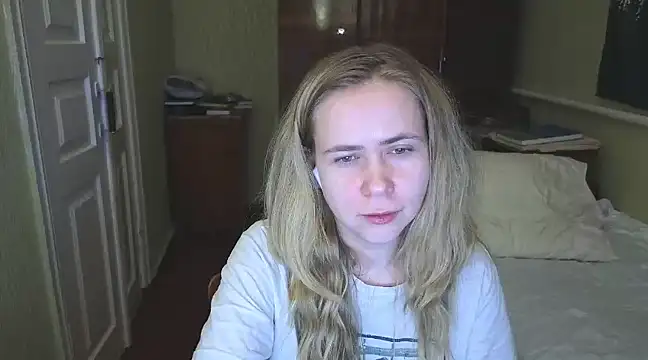 Snapshot of Riley_Roo chatting on 02-11-25, 08:31 Riley Roo online show from 02-11-25, 08:31