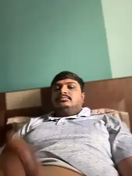 Snapshot of Parth-26 chatting on 06-07-26, 08:30 Parth-26 online show from 06-07-26, 08:30