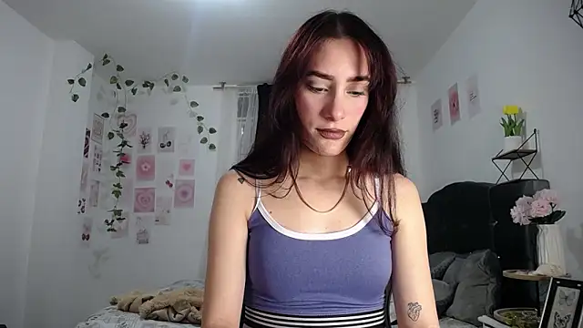 IsaBaileys  online show from 05-06-26, 09:41