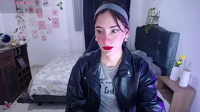 IsaBaileys  online show from 07-15-26, 05:03