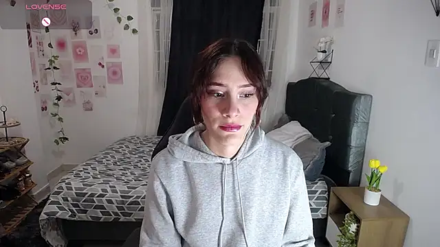 IsaBaileys  online show from 05-26-26, 10:41