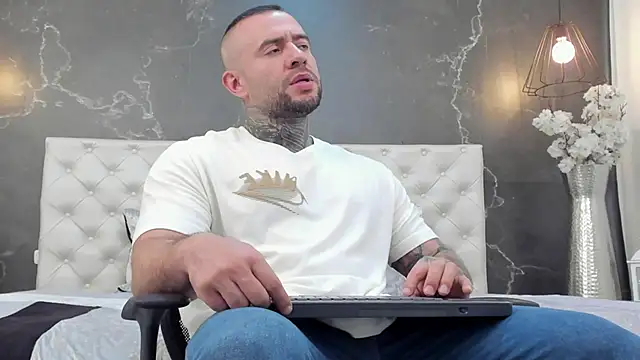 Snapshot of BruceDallas chatting on 03-20-25, 11:23 BruceDallas online show from 03-20-25, 11:23