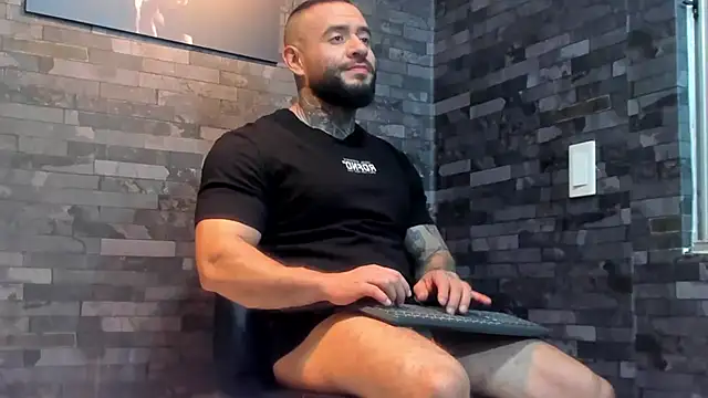 BruceDallas online show from 07-05-26, 01:10