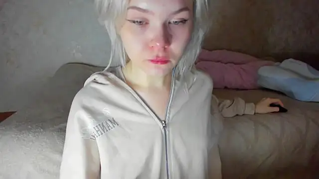 Snapshot of Dopaminegirl chatting on 09-30-25, 09:32 Dopaminegirl online show from 09-30-25, 09:32