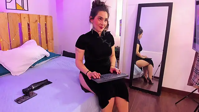 emily amaya online show from 06-17-26, 08:19