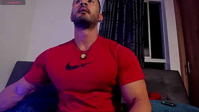 Snapshot of curt_xxx chatting on 02-12-26, 03:06 curt xxx online show from 02-12-26, 03:06