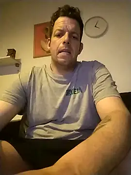 Knuffelstaaf123 online show from 02-10-26, 04:17