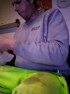 Knuffelstaaf123 online show from 12-01-25, 03:57