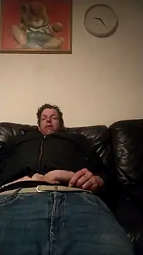 Knuffelstaaf123 online show from 04-15-26, 09:37