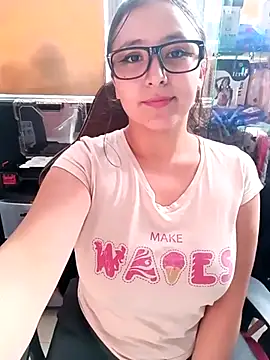Snapshot of Cute_Penelope chatting on 03-20-25, 06:20 Cute Penelope online show from 03-20-25, 06:20