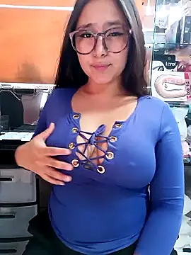 Snapshot of Cute_Penelope chatting on 02-17-25, 03:11 Cute Penelope online show from 02-17-25, 03:11