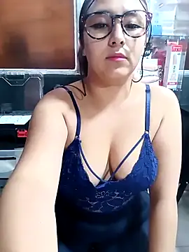 Snapshot of Cute_Penelope chatting on 02-11-25, 03:08 Cute Penelope online show from 02-11-25, 03:08