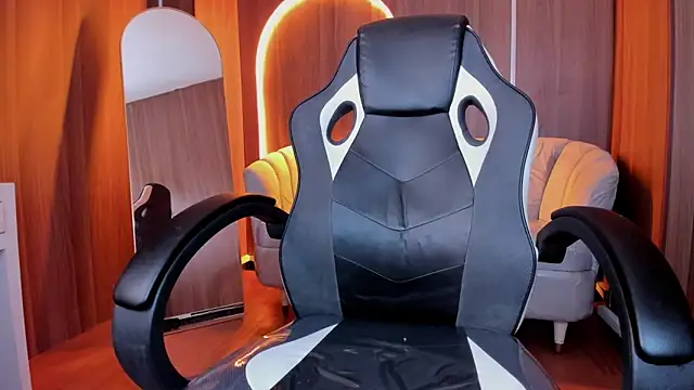 Snapshot of _mia_collins_b_ chatting on 10-30-25, 12:58  mia collins b  online show from 10-30-25, 12:58