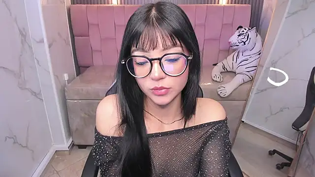 Snapshot of _mia_collins_b_ chatting on 10-08-25, 01:12  mia collins b  online show from 10-08-25, 01:12