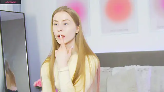 Snapshot of VioletiSwone chatting on 03-17-25, 05:23 VioletiSwone online show from 03-17-25, 05:23