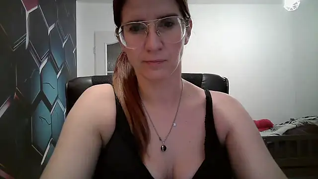 Snapshot of KayaRose chatting on 09-29-25, 04:12 KayaRose online show from 09-29-25, 04:12