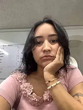 Snapshot of CaseeyRouse chatting on 01-09-25, 10:52 CaseeyRouse online show from 01-09-25, 10:52