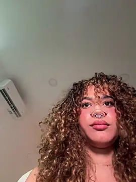 Snapshot of Lianh_Benett chatting on 07-19-26, 02:20 Lianh Benett online show from 07-19-26, 02:20