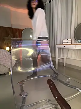 Lianh Benett online show from 11-11-25, 05:24